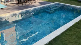 Kuşadası Soğucak'ta 7x3 21 Metrekarelik Skimmer Sistemli Merdivenli Havuz